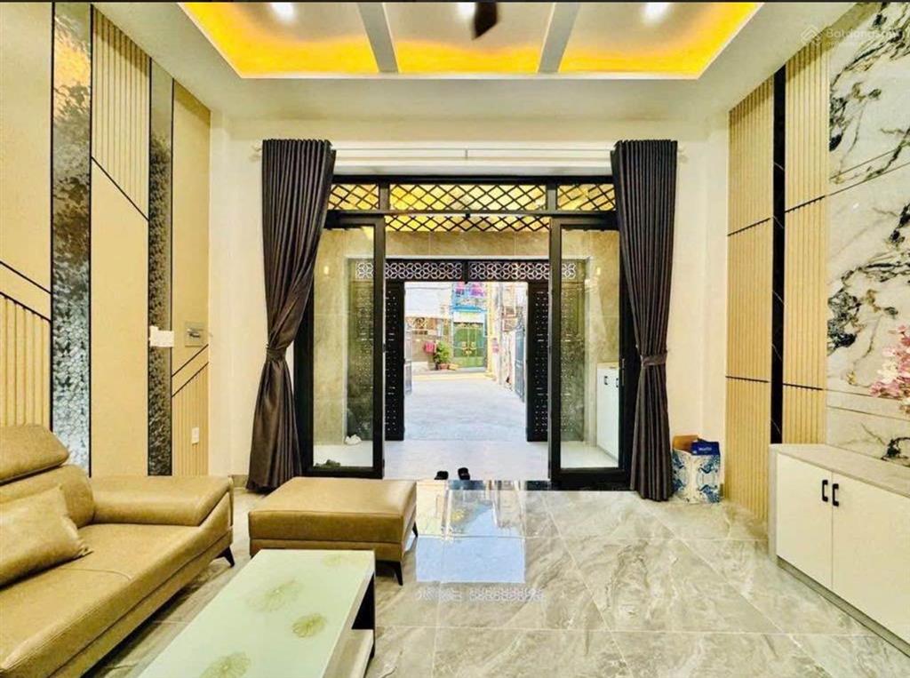 Nàng hoa hậu mới xây đẹp lung linh 4 tầng ngay ngã tư thống nhấtquang trungdt 70m2 giá 8.x tỷ