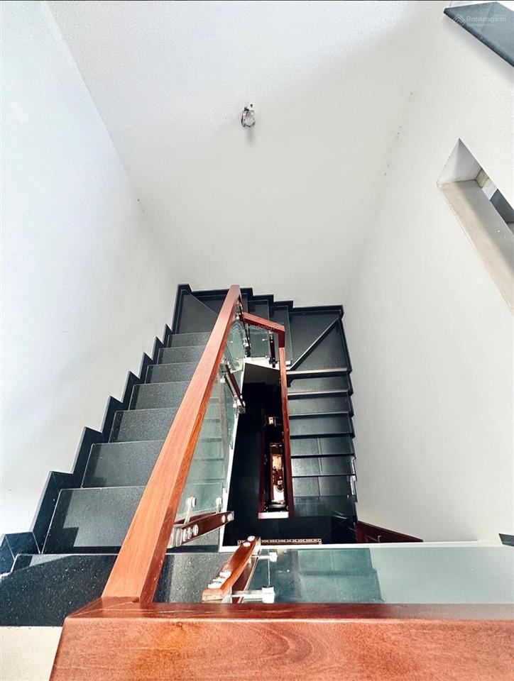 Chủ gấp rồi 56m2 ngay khu dân cư sang trọng nhà đẹp 5 tầng nguyễn văn khối gần cv làng hoa nhỉnh 7t