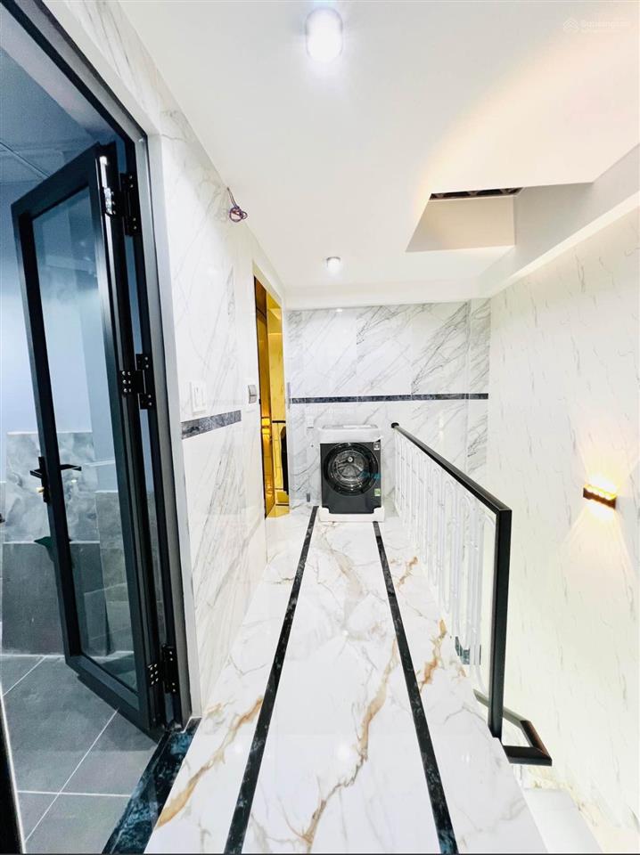 Nhà đẹp lung linh 4 tầng ngay nguyễn văn khối gần khu cityland kế công viên làng hoa hẻm ô tô 8ti