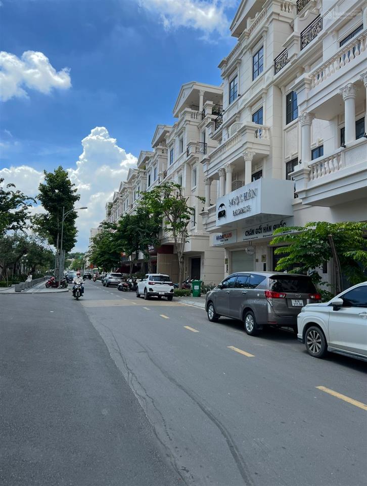 Nhà đẹp lung linh 4 tầng ngay nguyễn văn khối gần khu cityland kế công viên làng hoa hẻm ô tô 8ti