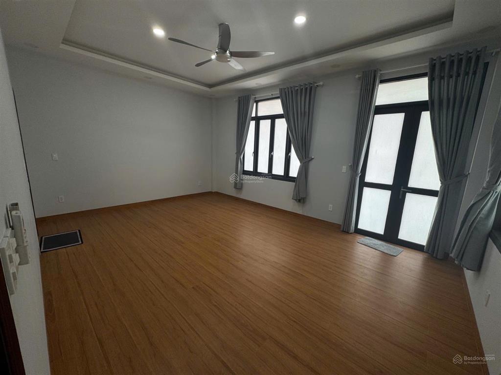 Cho thuê nhà mặt tiền hòa hưng q. 10 (6x14m, 4pn, 5wc) giá 55 triệu