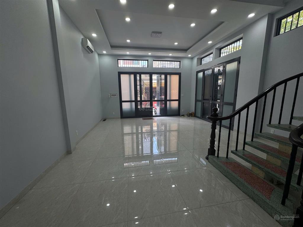 Cho thuê nhà mặt tiền hòa hưng q. 10 (6x14m, 4pn, 5wc) giá 55 triệu