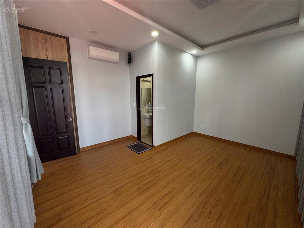 Cho thuê nhà mặt tiền hòa hưng q. 10 (6x14m, 4pn, 5wc) giá 55 triệu
