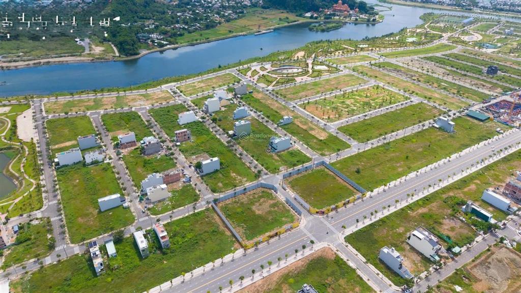 Duy nhất 2 lô đối diện công viên trung tâm dự án kdt nhx giá cđt sun group hỗ trợ thanh toán 1 năm
