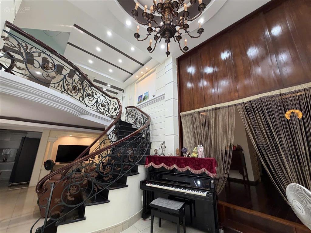 Hiếm, bán nhà hẻm 373 nguyễn trãi q1, đối diện bộ công an, 6.8x16m cn 105m2, 4 tầng chỉ 43 tỷ