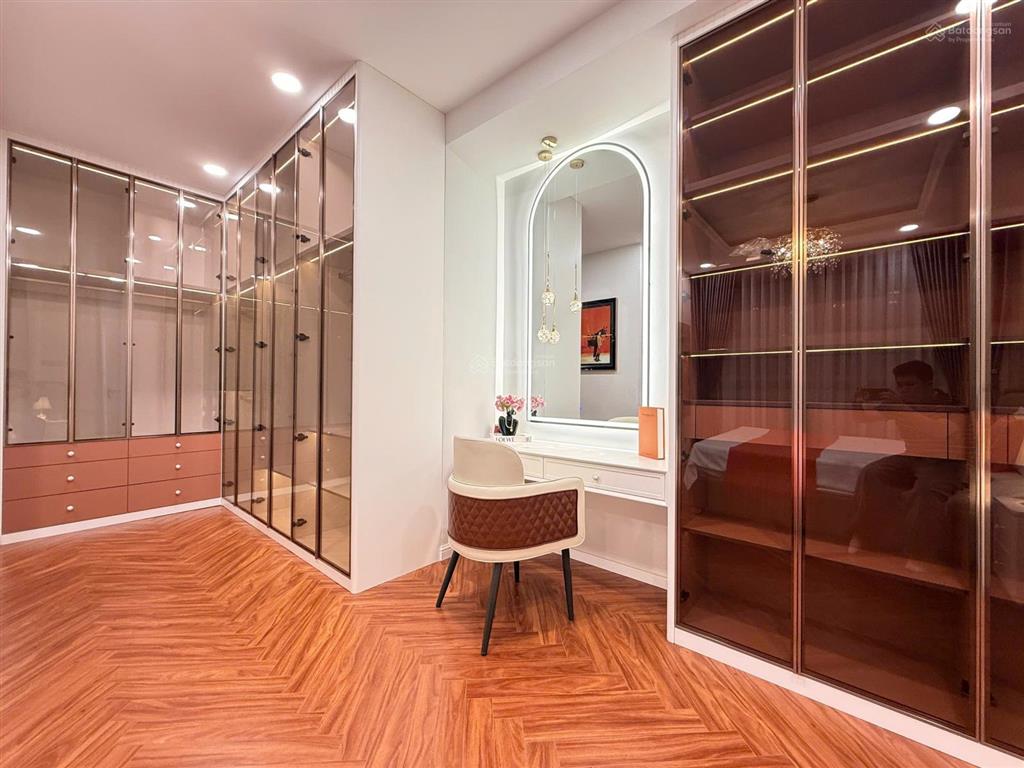 Siêu phẩm penthouse c2 4pn, full mới 100% xách vali vào ở