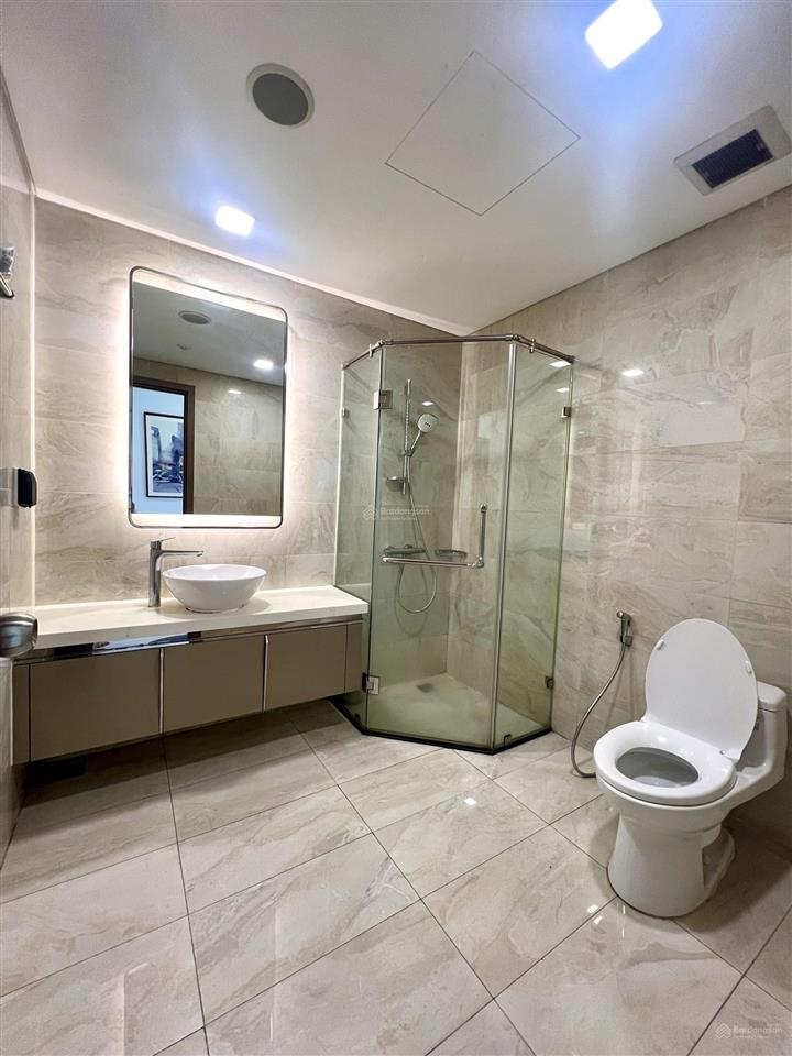 Cho thuê cc tại landmark 81, 109 triệu, 172m2, 4pn, 3wc, không nội thất