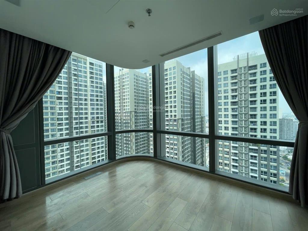 Bán gấp 2pn landmark 81  sẵn hđ thuê công ty 40,7 tr/tháng