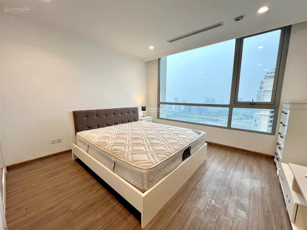 Căn hộ c1, 32 triệu/tháng, 135m2, 3pn, 2wc, có bồn tắm nằm