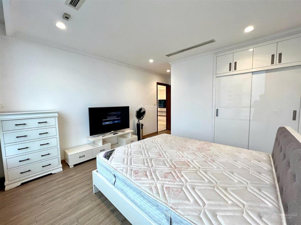 Căn hộ c1, 32 triệu/tháng, 135m2, 3pn, 2wc, có bồn tắm nằm