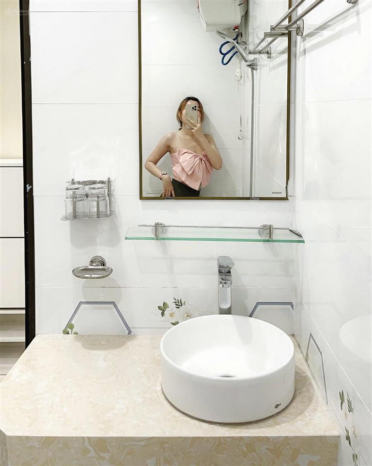 Cho thuê căn hộ sẵn nội thất tại chùa láng đống đa 30m 5tr3
