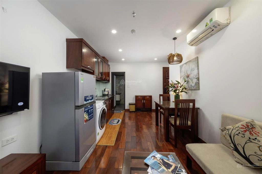 Cho thuê apartment 1k1n tại phố linh lang 45m 9tr5 có bồn tắm giặt sấy riêng