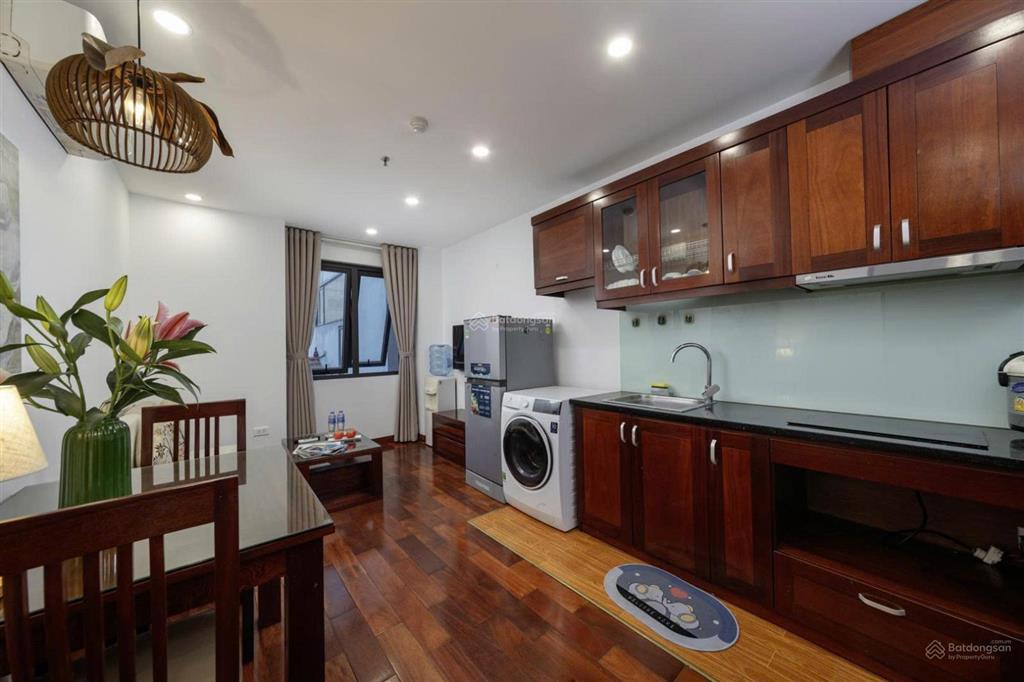 Cho thuê apartment 1k1n tại phố linh lang 45m 9tr5 có bồn tắm giặt sấy riêng
