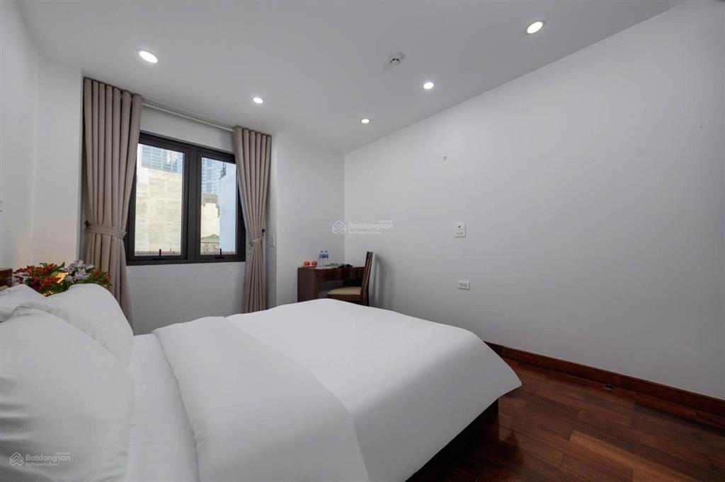 Cho thuê apartment 1k1n tại phố linh lang 45m 9tr5 có bồn tắm giặt sấy riêng