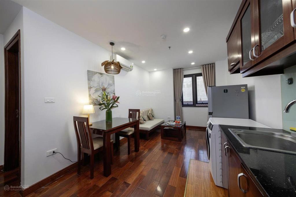 Cho thuê apartment 1k1n tại phố linh lang 45m 9tr5 có bồn tắm giặt sấy riêng