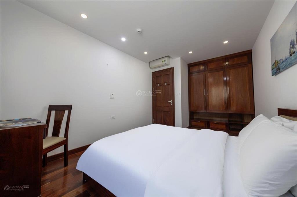 Cho thuê apartment 1k1n tại phố linh lang 45m 9tr5 có bồn tắm giặt sấy riêng