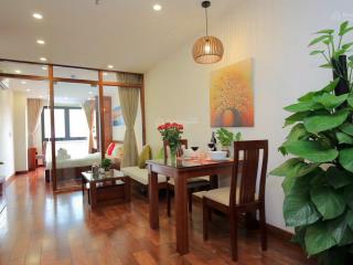 Cho thuê căn hộ phố kim mã 1k1n 60m2 9tr5 sẵn nội thất cao cấp bồn tắm giặt sấy riêng