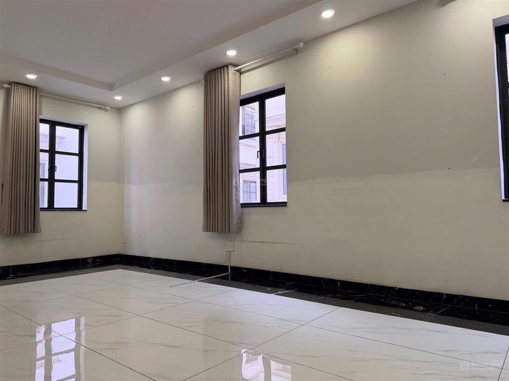 Cho thuê biệt thự cityland park hills, dt 10x20, có thang máy và máy lạnh