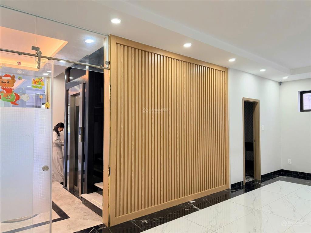Cho thuê biệt thự cityland park hills, dt 10x20, có thang máy và máy lạnh