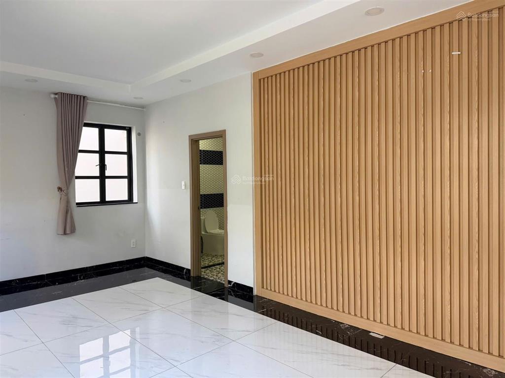 Cho thuê biệt thự cityland park hills, dt 10x20, có thang máy và máy lạnh