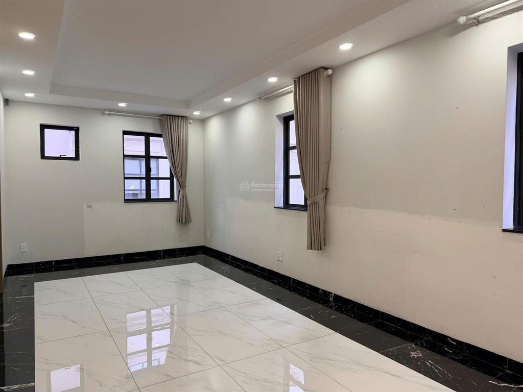 Cho thuê biệt thự cityland park hills, dt 10x20, có thang máy và máy lạnh