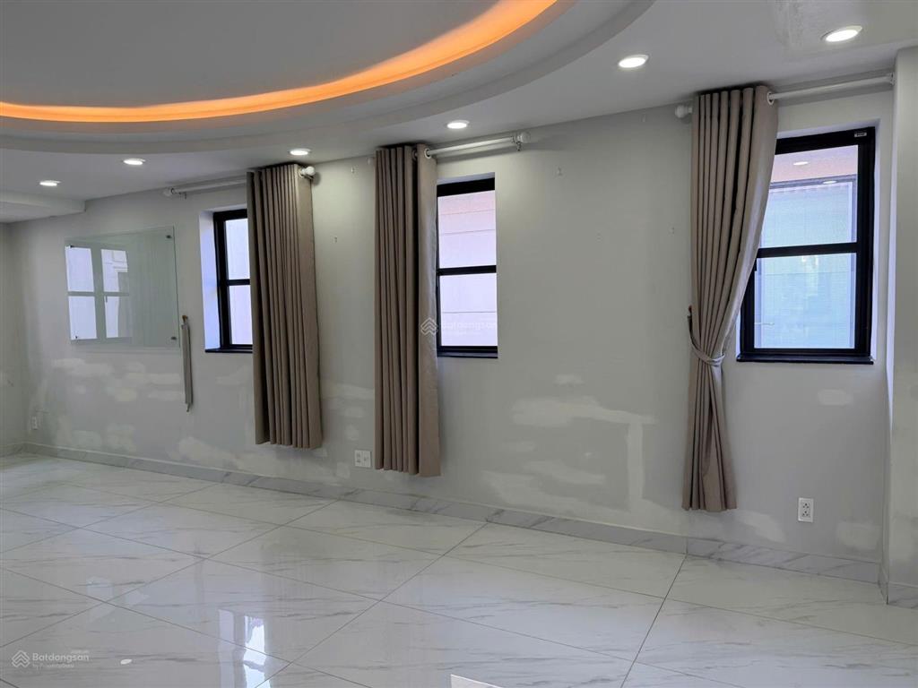 Cho thuê biệt thự cityland park hills, dt 10x20, có thang máy và máy lạnh