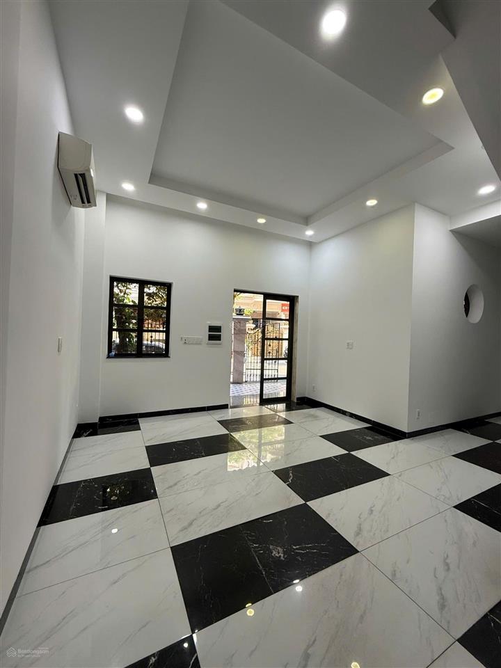 Cho thuê biệt thự 200m2 khu cityland park hills, vị trí đẹp có thang máy và sẵn máy lạnh