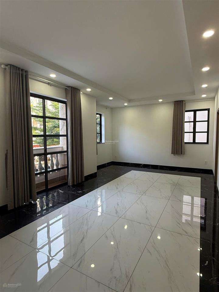 Cho thuê biệt thự 200m2 khu cityland park hills, vị trí đẹp có thang máy và sẵn máy lạnh