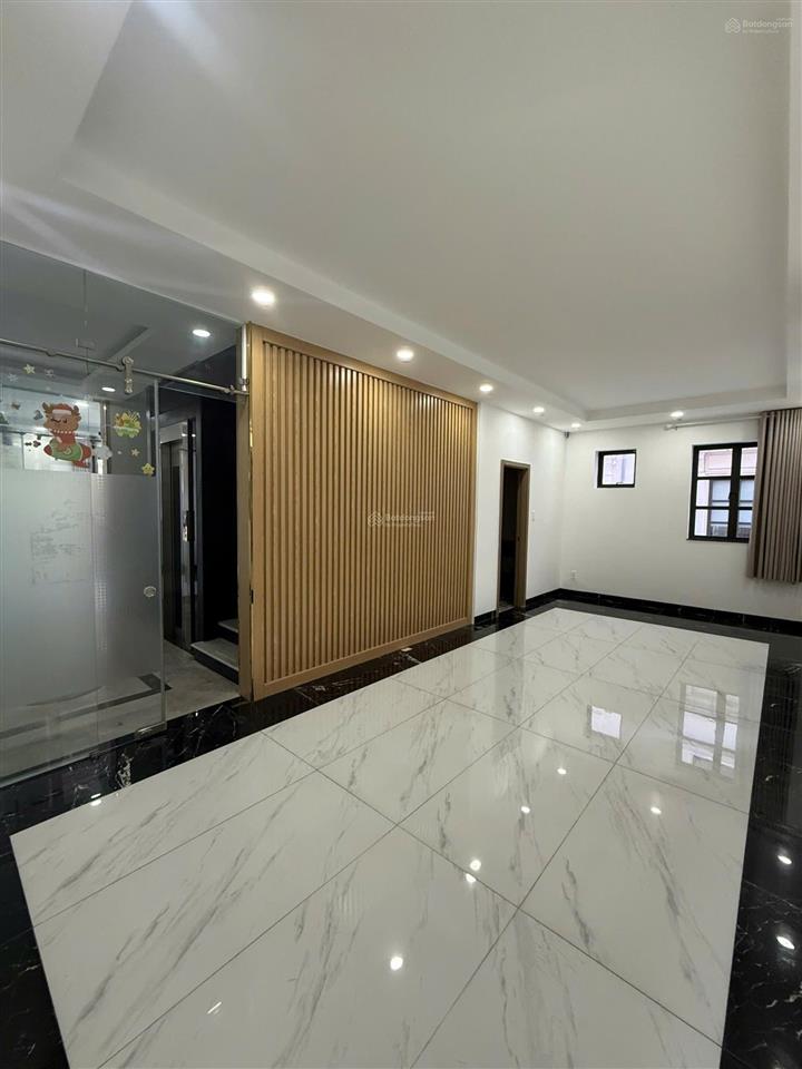 Cho thuê biệt thự 200m2 khu cityland park hills, vị trí đẹp có thang máy và sẵn máy lạnh