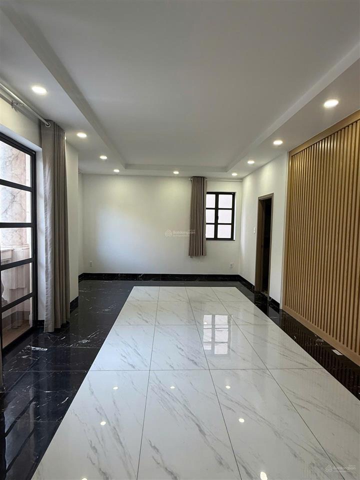 Cho thuê biệt thự 200m2 khu cityland park hills, vị trí đẹp có thang máy và sẵn máy lạnh