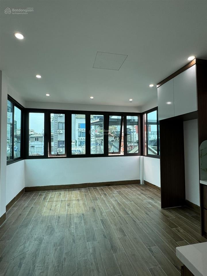Chính chủ bán nhà phố đê la thành, dt 40m2, xây mới 7 tầng thang máy,vệ sinh khép kín giá 11,5 tỷ