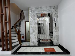 Chính chủ bán nhà phố đê la thành, dt 40m2, xây mới 7 tầng thang máy,vệ sinh khép kín giá 11,5 tỷ