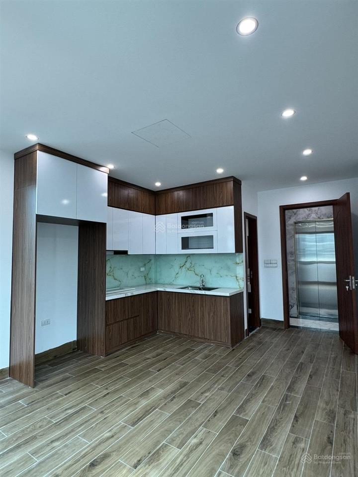 Chính chủ bán nhà phố đê la thành, dt 40m2, xây mới 7 tầng thang máy,vệ sinh khép kín giá 11,5 tỷ