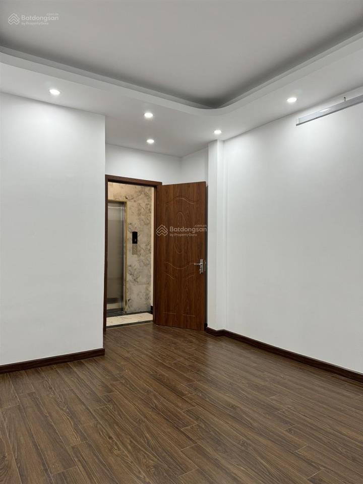 Chính chủ bán nhà phố đê la thành, dt 40m2, xây mới 7 tầng thang máy,vệ sinh khép kín giá 11,5 tỷ