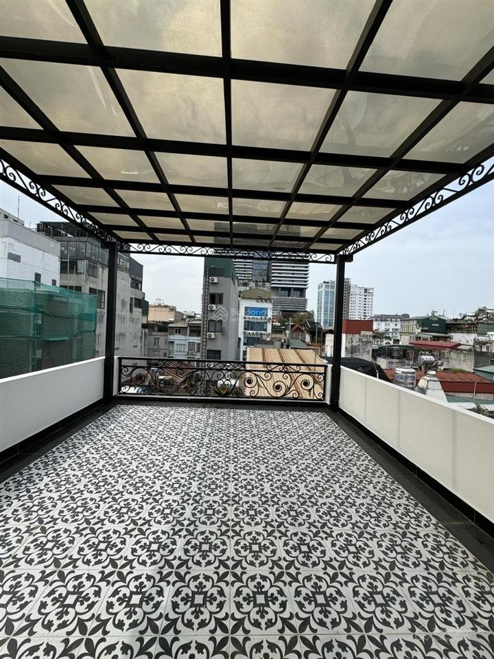 Chính chủ bán nhà phố đê la thành, dt 40m2, xây mới 7 tầng thang máy,vệ sinh khép kín giá 11,5 tỷ