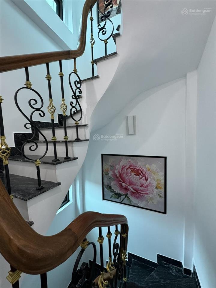 Chính chủ bán nhà phố đê la thành, dt 40m2, xây mới 7 tầng thang máy,vệ sinh khép kín giá 11,5 tỷ
