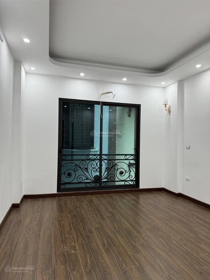 Chính chủ bán nhà phố đê la thành, dt 40m2, xây mới 7 tầng thang máy,vệ sinh khép kín giá 11,5 tỷ