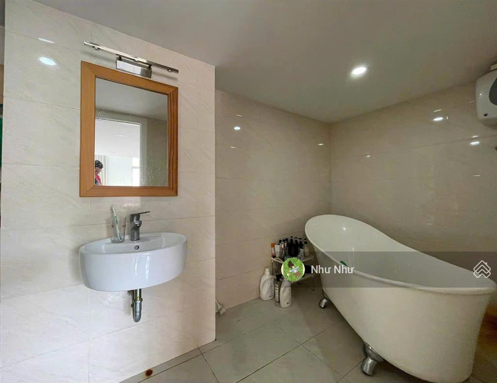 Không ở nên bán căn hưng vượng 1, q7, dt 80m2 2pn 2wc đã có sổ, nhà ít ở nên còn mới