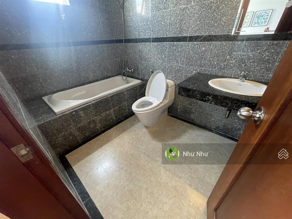 Cô mình đang rao bán ch hoàng anh river view  dt 138m2  giá 2,03 tỷ (thương lượng) view nội khu
