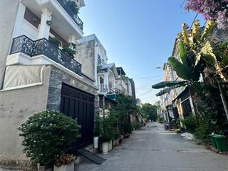 4 tỷ xíu nhà 3 tầng ngay chợ long trường ô tô tận cửa
