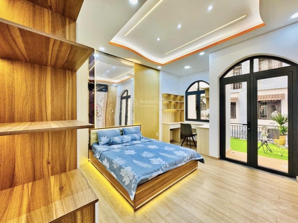 Nhà đẹp tặng full nội thất, hẻm xe hơi 5m, 72m2 (4mx18m), 3 tầng, gần nhà ga t3