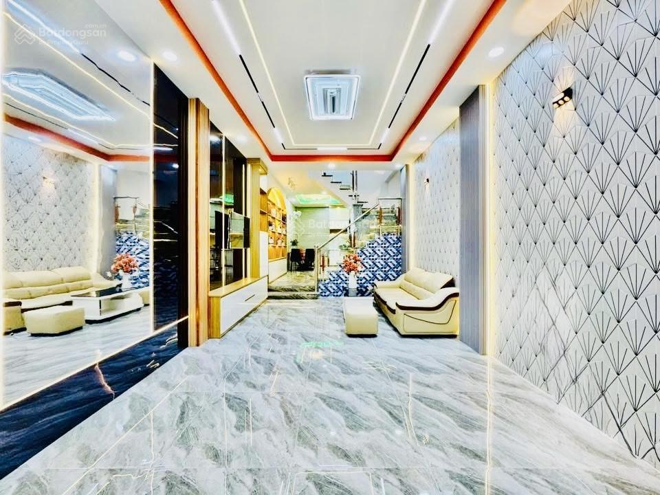 Nhà đẹp tặng full nội thất, hẻm xe hơi 5m, 72m2 (4mx18m), 3 tầng, gần nhà ga t3