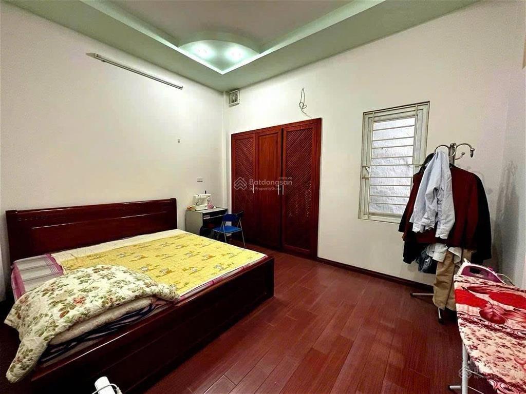 Bán nhà phân lô oto1 nhà ra oto tránhmặt vườn hoa hoàng cầu.dt 45m5tmt 5.1m17.2tỷ ctl
