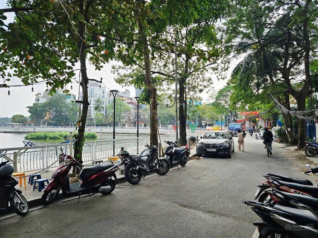 Bán nhà hoàng cầu10m ra mặt phốsát mặt hồ hoàng cầungõ rộng.dt 50m5tmt 4m16.8tỷ ctl