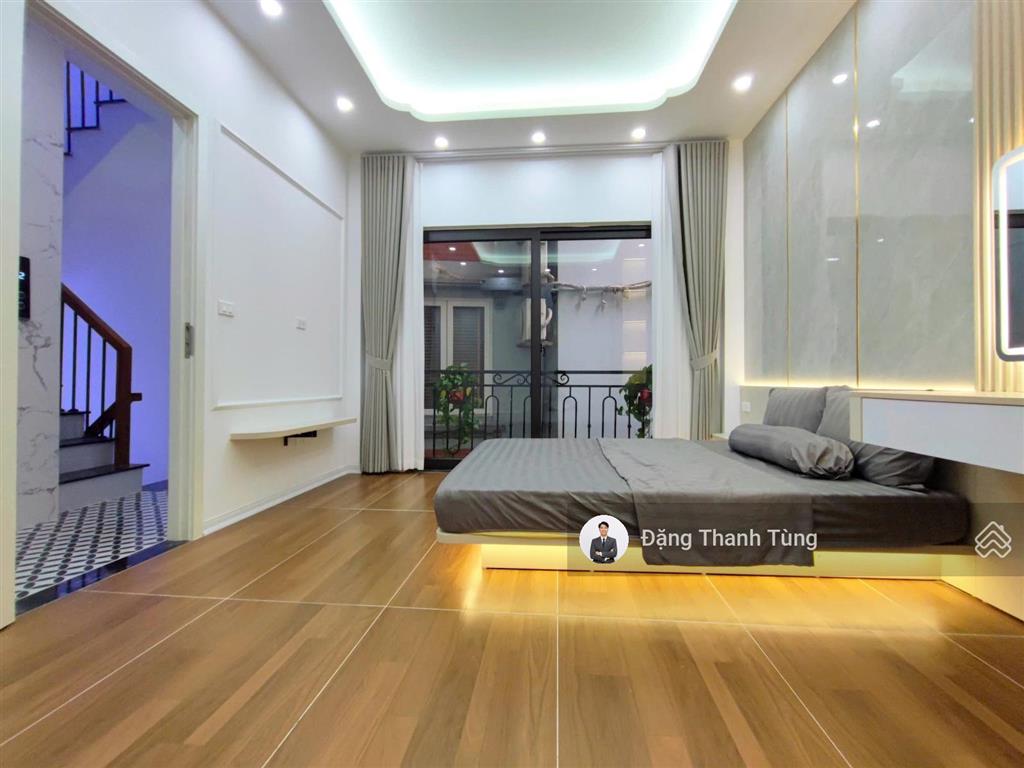 Bán nhà riêng thang máy khu vực đống đa  ô tô 7 chỗ đỗ cửa, 20m ra phố  dt 35m2  mt 5m x 6 tầng