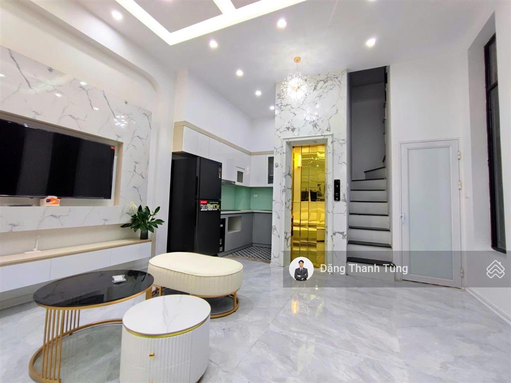 Bán nhà riêng thang máy khu vực đống đa  ô tô 7 chỗ đỗ cửa, 20m ra phố  dt 35m2  mt 5m x 6 tầng