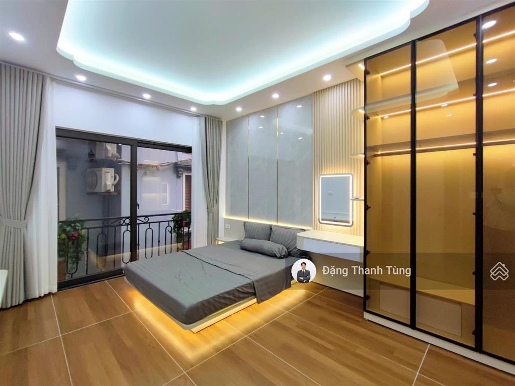 Bán nhà riêng thang máy khu vực đống đa  ô tô 7 chỗ đỗ cửa, 20m ra phố  dt 35m2  mt 5m x 6 tầng