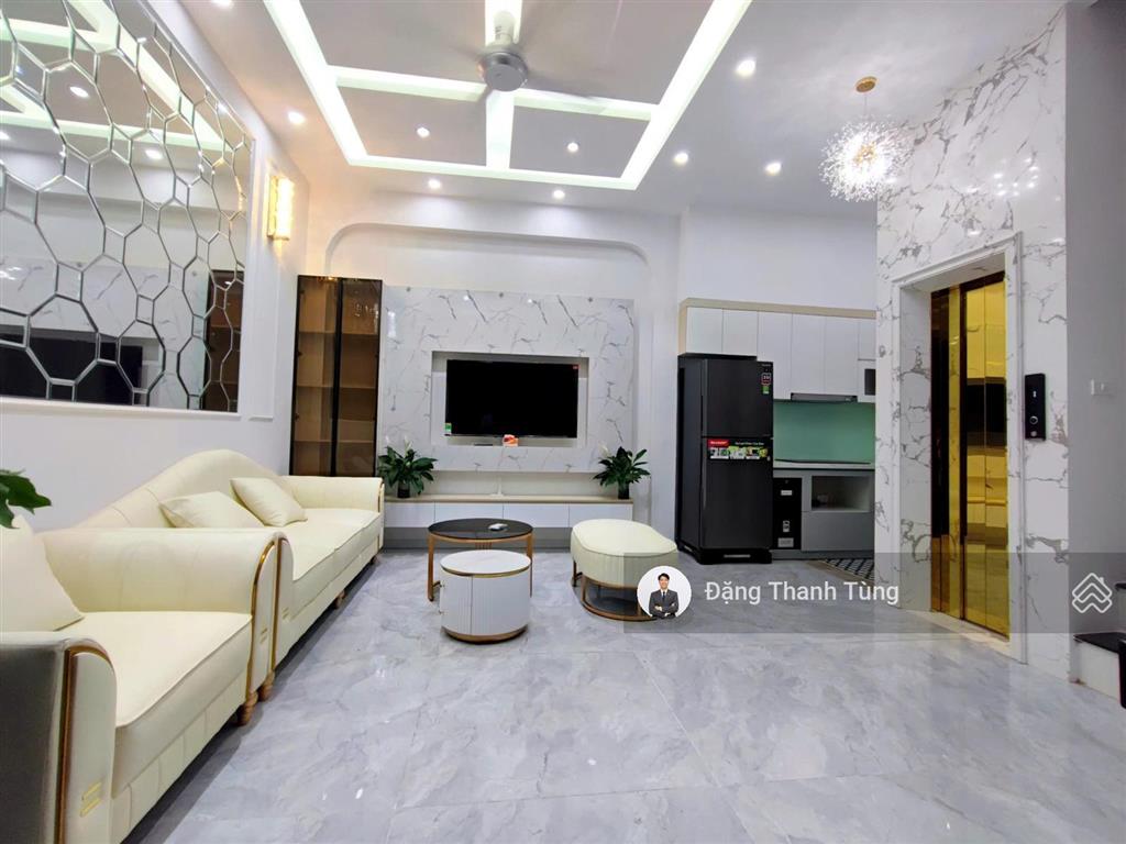 Bán nhà riêng thang máy khu vực đống đa  ô tô 7 chỗ đỗ cửa, 20m ra phố  dt 35m2  mt 5m x 6 tầng