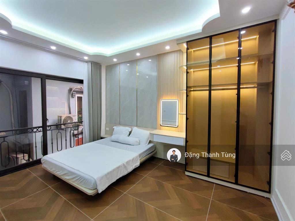 Bán nhà riêng thang máy khu vực đống đa  ô tô 7 chỗ đỗ cửa, 20m ra phố  dt 35m2  mt 5m x 6 tầng