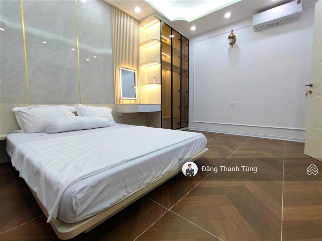 Bán nhà riêng thang máy khu vực đống đa  ô tô 7 chỗ đỗ cửa, 20m ra phố  dt 35m2  mt 5m x 6 tầng